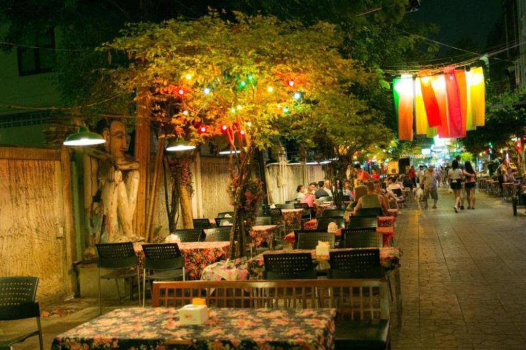 The Street Hostel Bangkok Banguecoque Exterior foto