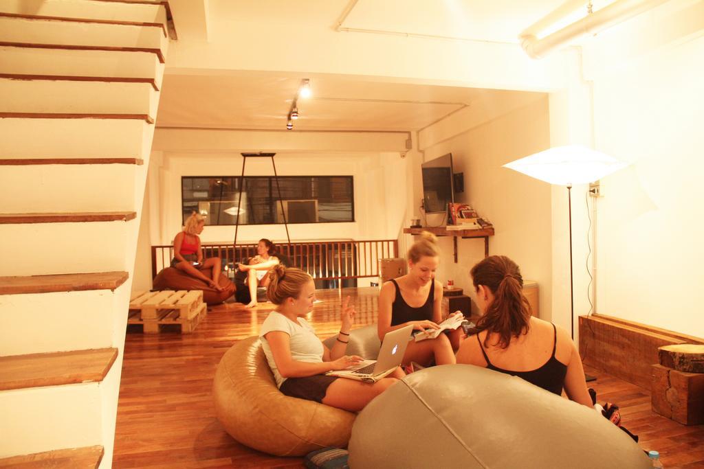 The Street Hostel Bangkok Banguecoque Exterior foto